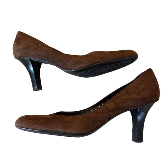 Salvador Ferragamo Vintage Brown Suede Slip on Heels Women’s Pumps Shoes Size 11 - Picture 2 of 7